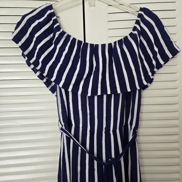 Alice + Olivia Grazi White/Blue Striped Off-the-Shoulder Maxi Dress Size 4 - Picture 4 of 9